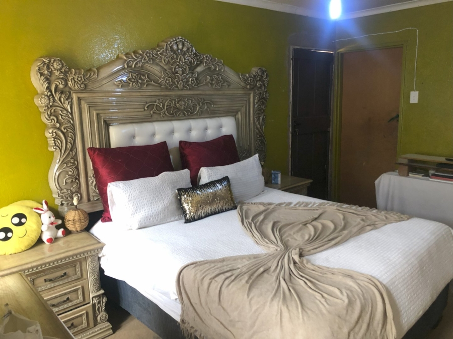4 Bedroom Property for Sale in Molifi Tau Kloof Free State